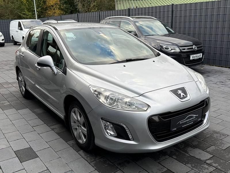 Gebraucht Peugeot 308 Active 150 PS (110 kW) 2012 Grau Limousine