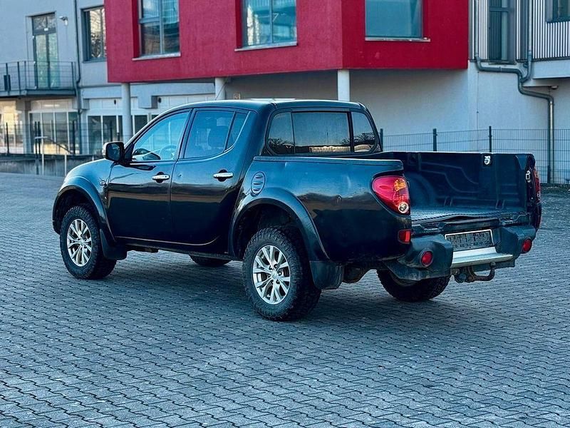 Gebraucht Mitsubishi L200 178 PS (130 kW) 2014 Schwarz Pickup