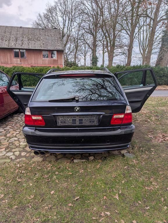 Gebraucht BMW 320 Basis 170 PS (125 kW) 2001 Blau Kombi