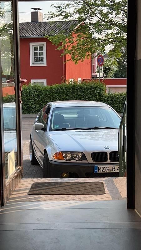 Silber Gebraucht 1998 BMW 320 Shadowline Limousine | 4.000 € (Guter Preis) - Bild 1/4