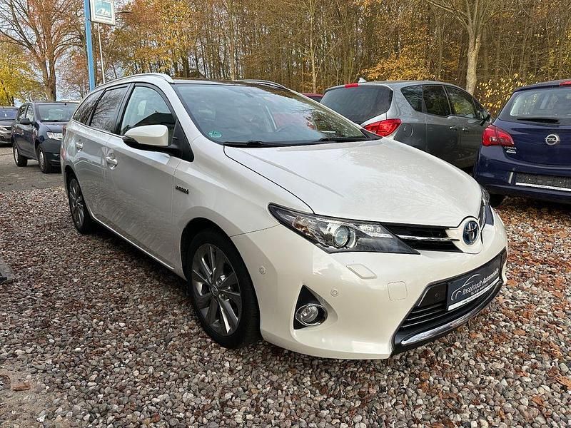 Weiß Gebraucht 2014 Toyota Auris Touring Sports Executive Kombi | 11.700 € (Fairer Preis) - Bild 1/4