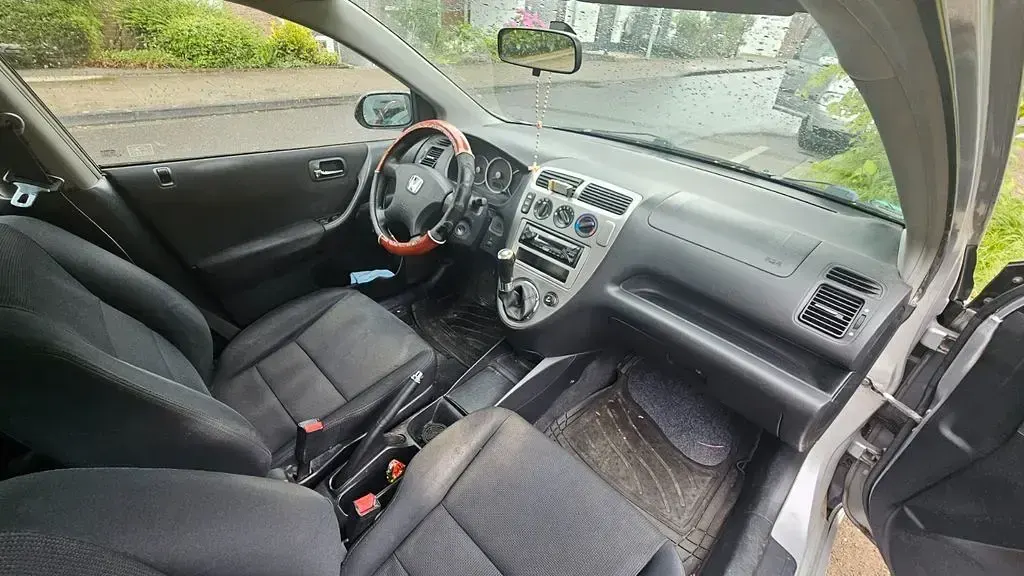 Usata Honda Civic 90 CV (66 kW) 2005 Argento Berlina