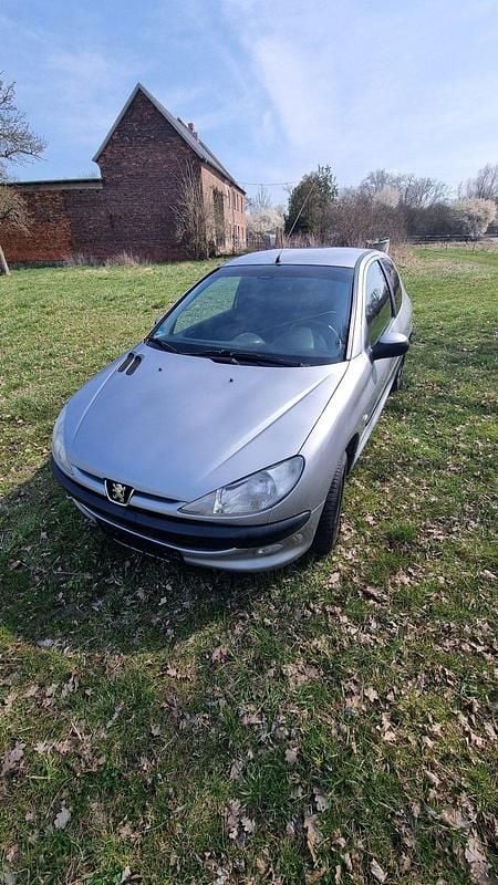 Silber Gebraucht 2002 Peugeot 206 Kleinwagen | 1.450 € (Fairer Preis) - Bild 1/4