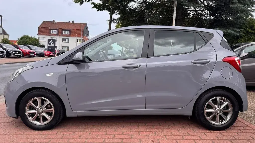 Gebraucht Hyundai i10 Intro Edition 87 PS (63 kW) 2014 Grau Kleinwagen