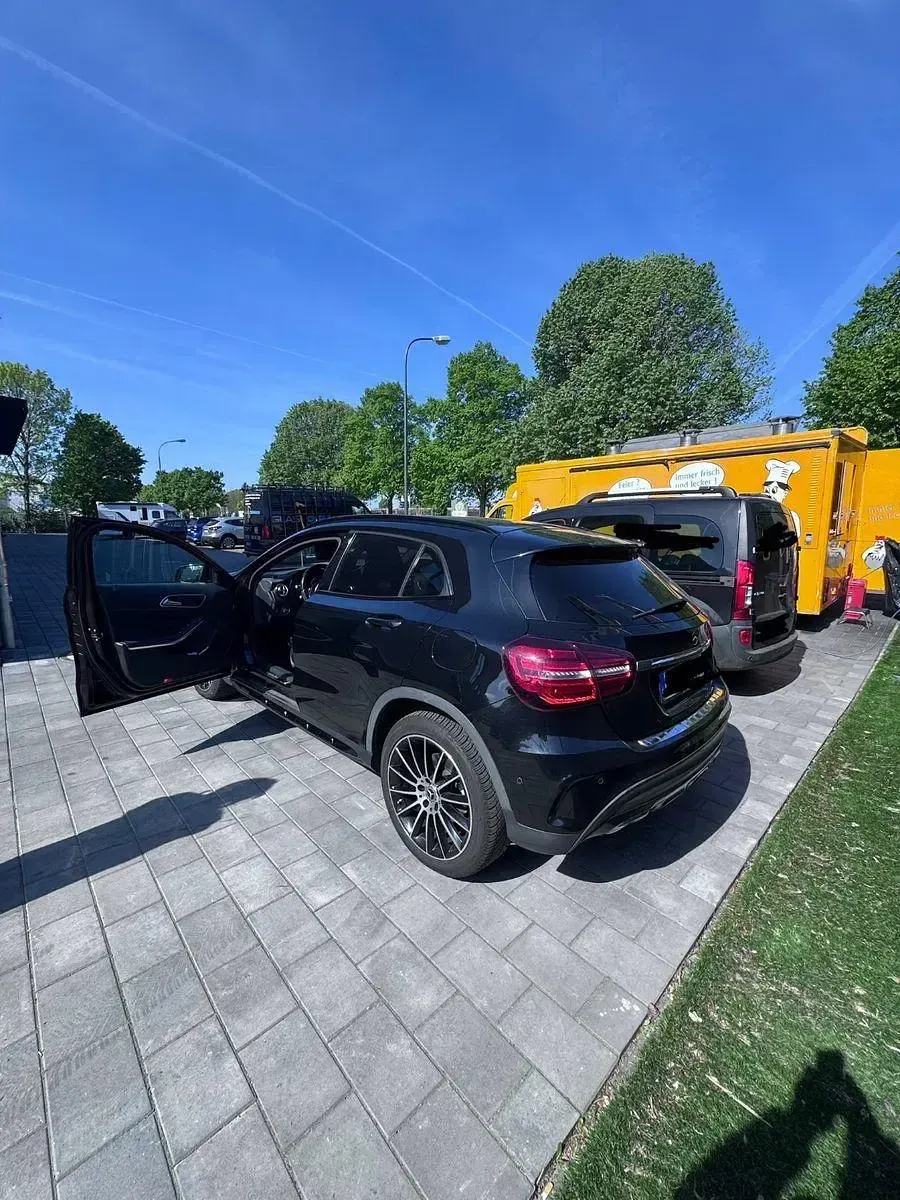 Gebraucht Mercedes 200 136 PS (100 kW) 2018 Schwarz SUV