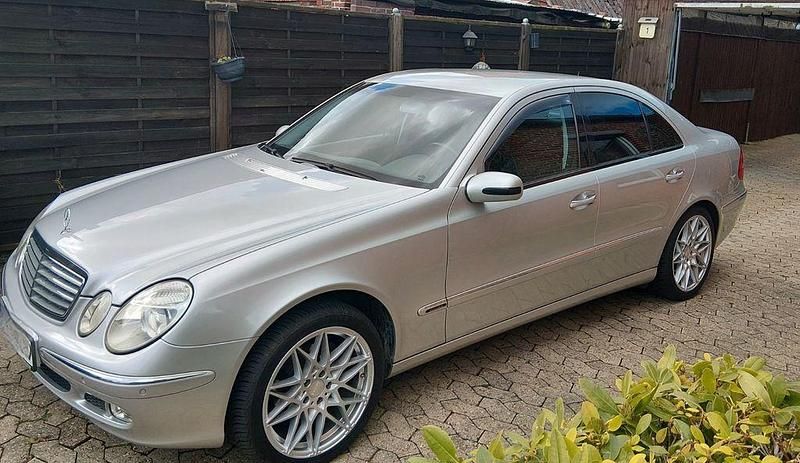 Gebraucht Mercedes E240 Elegance 177 PS (130 kW) 2002 Silber Limousine
