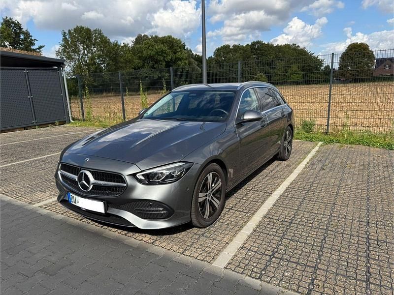 Grau Gebraucht 2024 Mercedes C220 Avantgarde Kombi | 35.445 € (Guter Preis) - Bild 1/4