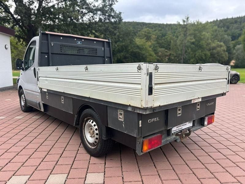 Gebraucht Opel Vivaro 145 PS (106 kW) 2009 Silber Van / Kleinbus