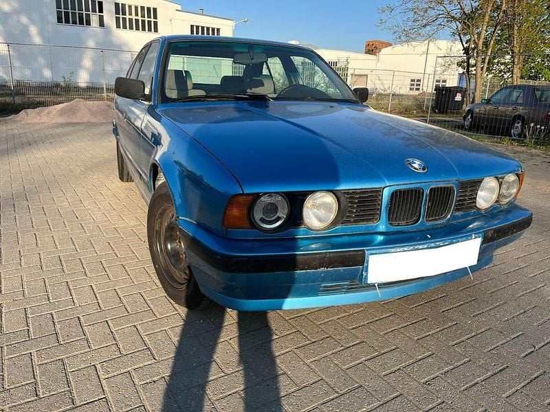 Gebraucht BMW 525 116 PS (85 kW) 1993 Blau Limousine