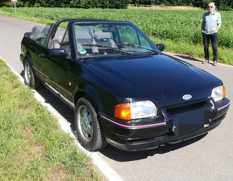 Schwarz Gebraucht 1990 Ford Escort Cabriolet Cabrio | 3.999 € - Bild 1/4
