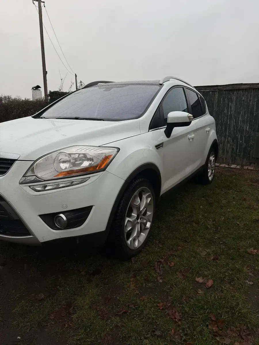 Usado Ford Kuga 163 HP (119 kW) 2010 Branco SUV