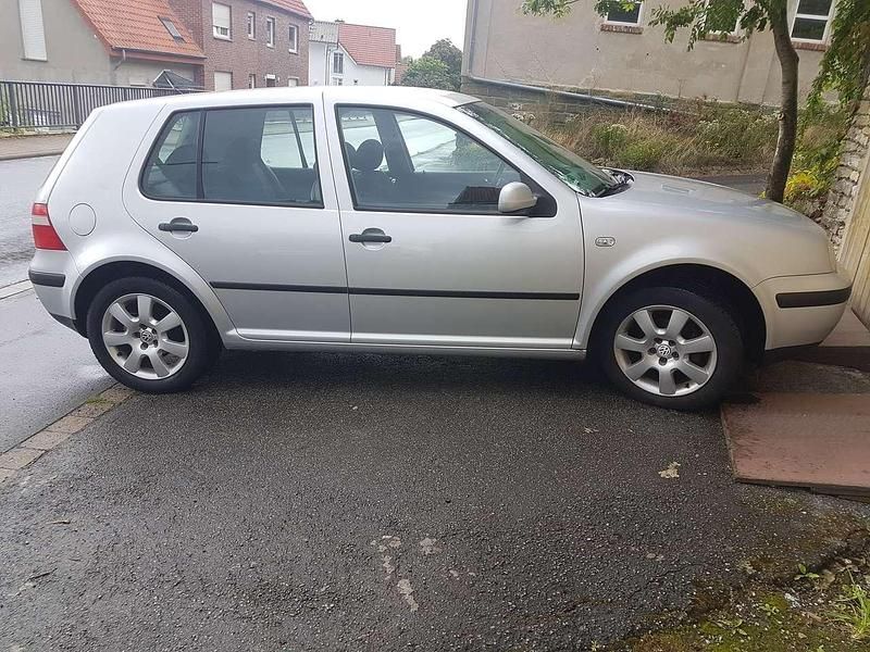 Silber Gebraucht 2003 VW Golf IV Edition Limousine | 800 € (Superpreis) - Bild 1/4