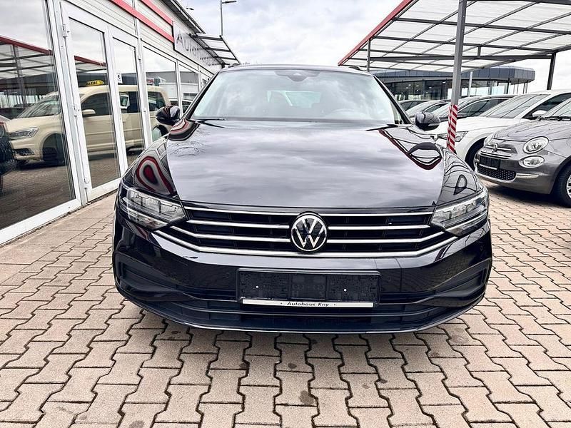 Gebraucht VW Passat 122 PS (89 kW) 2021 Schwarz Kombi