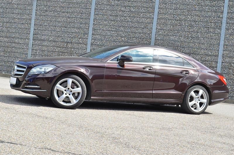 Braun Gebraucht 2011 Mercedes CLS500 Limousine | 26.000 € - Bild 1/4