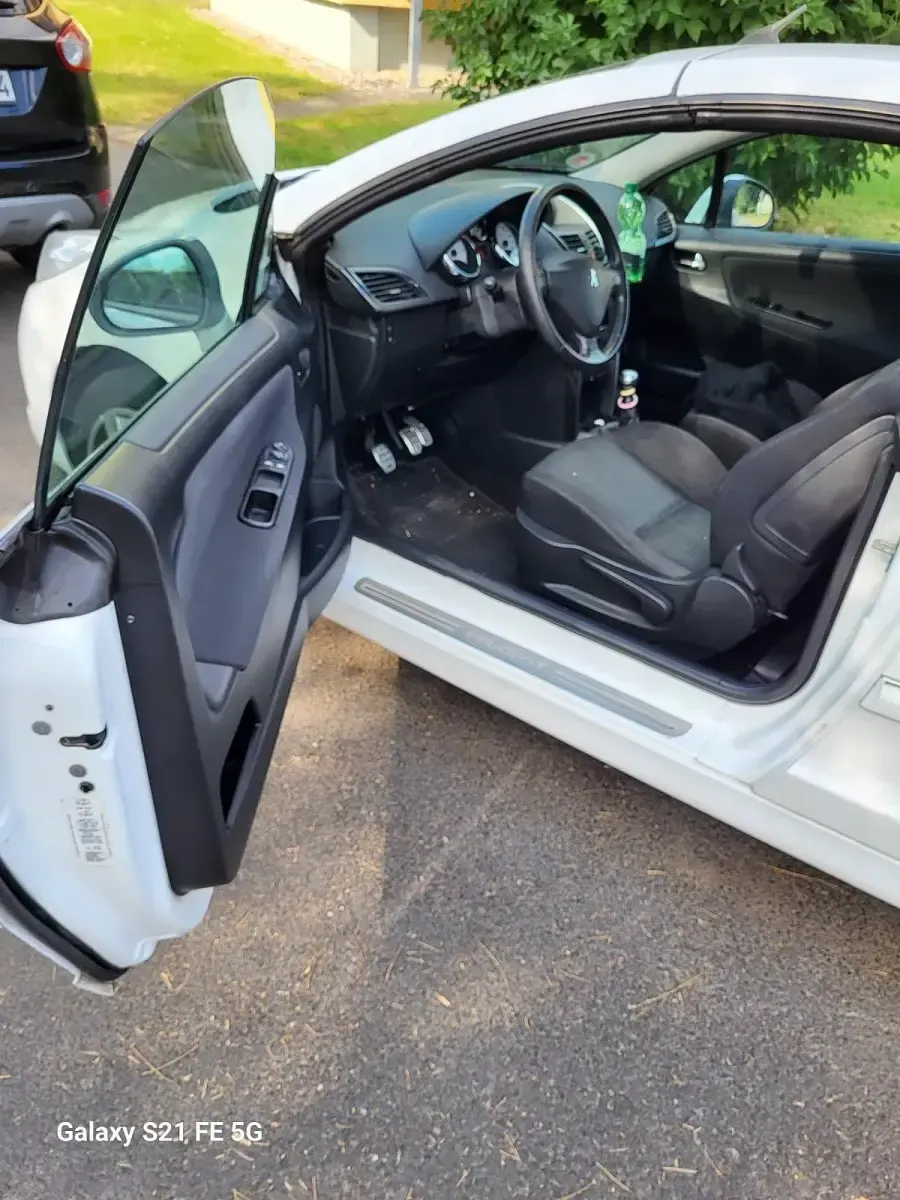Gebraucht Peugeot 207 CC 120 PS (88 kW) 2011 Weiß Cabrio