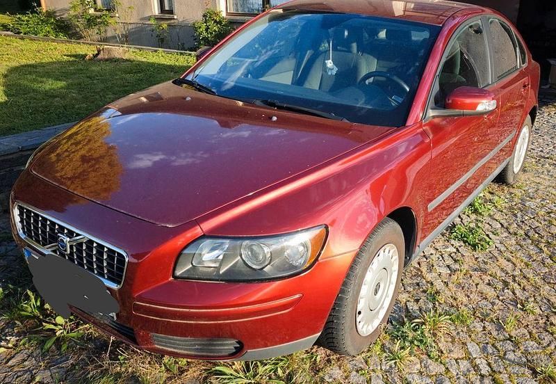 Rot Gebraucht 2006 Volvo S40 Kinetic Limousine | 3.790 € (Fairer Preis) - Bild 1/4