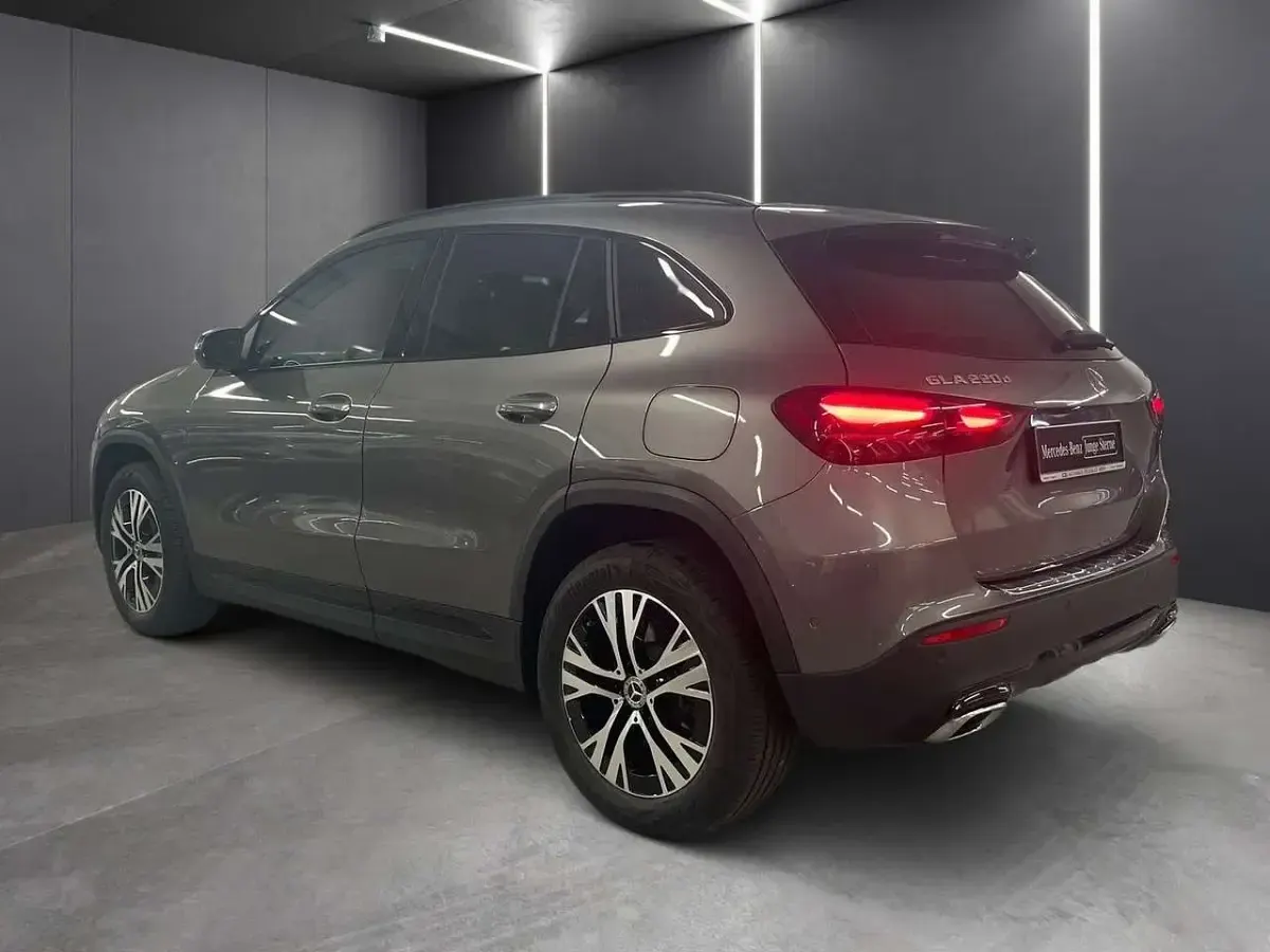 Gebraucht Mercedes GLA220 Progressive 190 PS (139 kW) 2025 Grau SUV