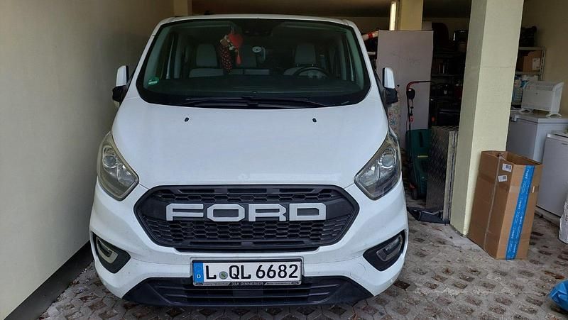 Gebraucht Ford Tourneo 131 PS (96 kW) 2020 Weiß Van / Kleinbus