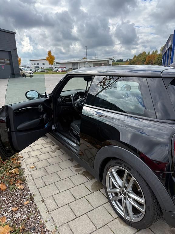 Gebraucht Mini Cooper D 116 PS (85 kW) 2016 Schwarz Kleinwagen