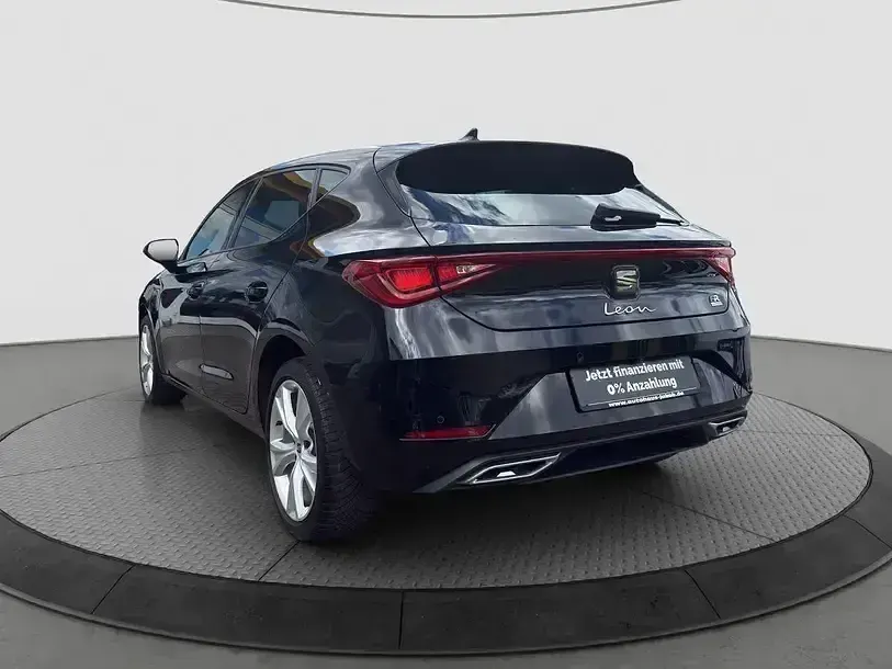 Używany Seat Leon FR 204 KM (150 kW) 2020 Czarny Sedan/Limuzyna