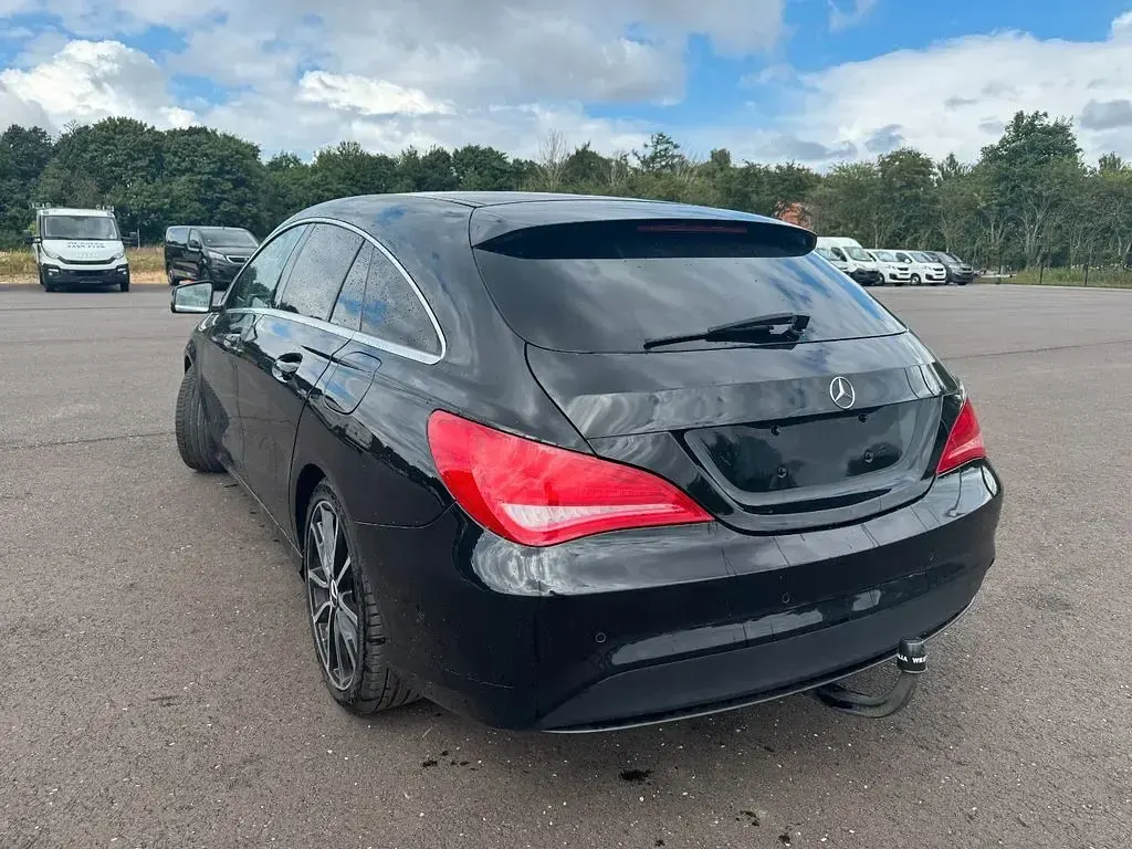 Gebraucht Mercedes CLA200 Shooting Brake 156 PS (114 kW) 2016 Schwarz Kombi