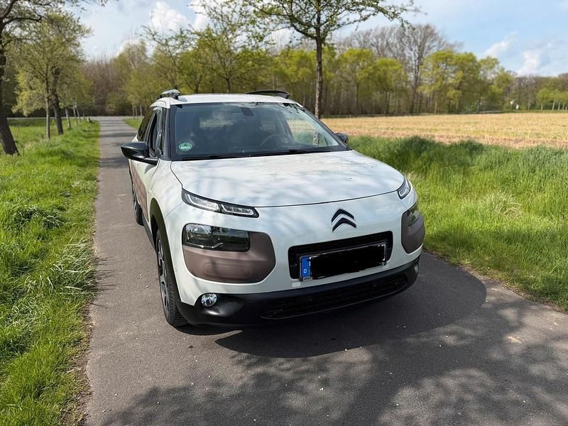 Używany Citroën C4 110 KM (80 kW) 2015 Biały Sedan/Limuzyna