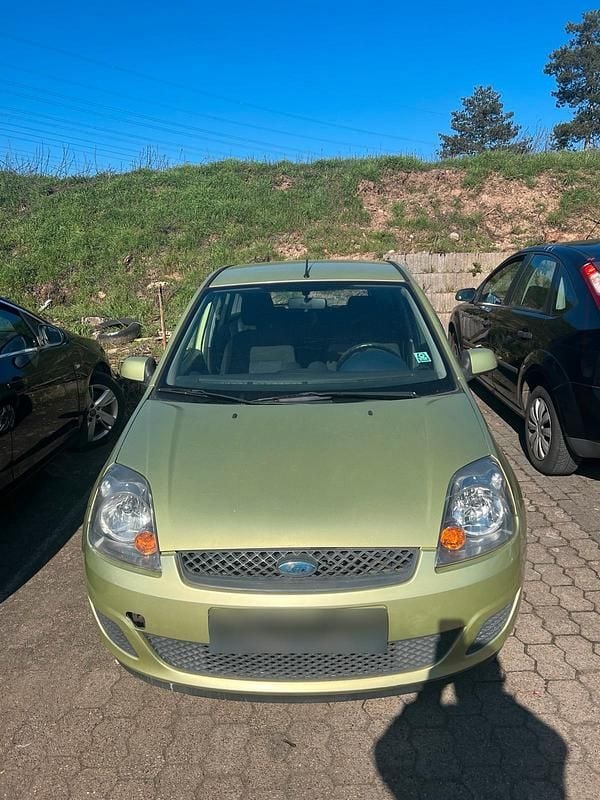 Gebraucht Ford Fiesta 83 PS (61 kW) 2007 Grün Kleinwagen