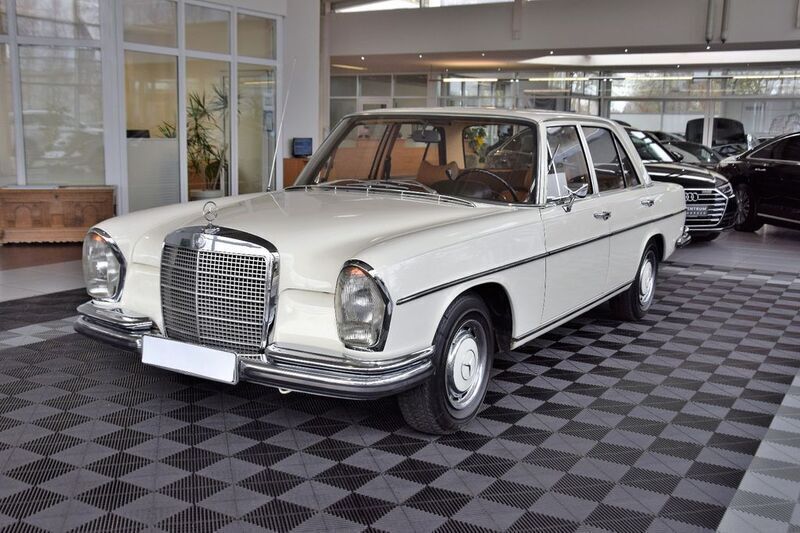 Weiß Gebraucht 1971 Mercedes S280 Limousine | 35.950 € - Bild 1/4