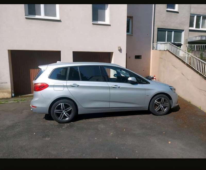 Silber Gebraucht 2017 BMW 220 Gran Tourer Sport Line Van / Kleinbus | 17.800 € (Fairer Preis) - Bild 1/4