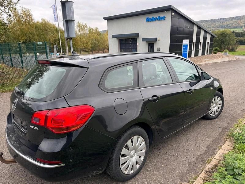 Gebraucht Opel Astra 131 PS (96 kW) 2013 Schwarz Kombi