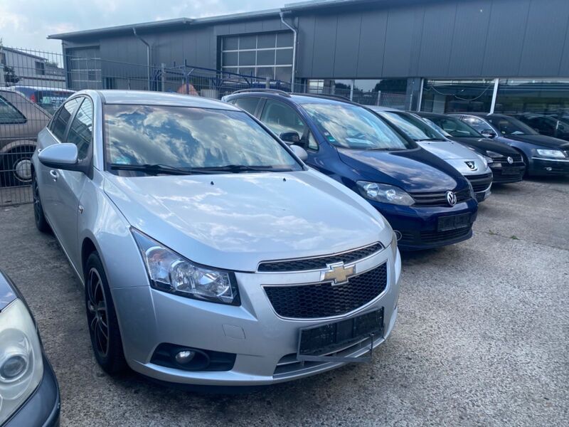 Silber Gebraucht 2010 Chevrolet Cruze LT Van / Kleinbus | 3.000 € (Fairer Preis) - Bild 1/4