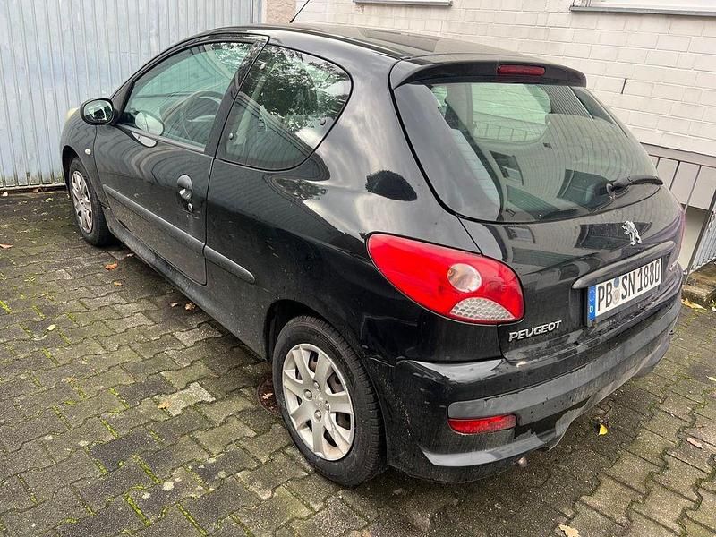 Gebraucht Peugeot 206 68 PS (50 kW) 2011 Schwarz Limousine
