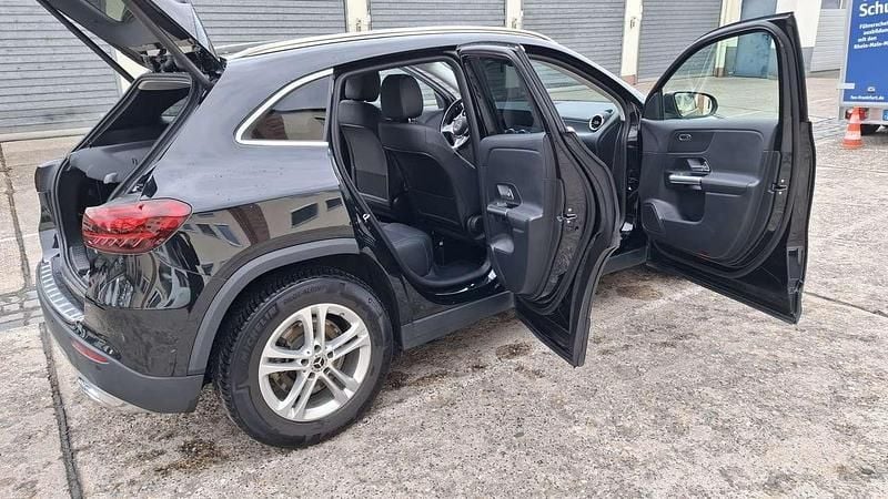 Gebraucht Mercedes GLA220 190 PS (139 kW) 2024 Schwarz SUV