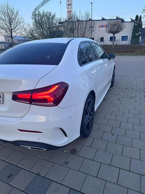 Gebraucht Mercedes A200 AMG line 163 PS (119 kW) 2021 Weiß Limousine