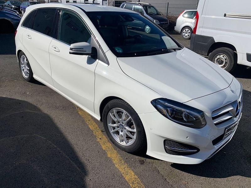 Gebraucht Mercedes B180 122 PS (89 kW) 2016 Weiß Van / Kleinbus