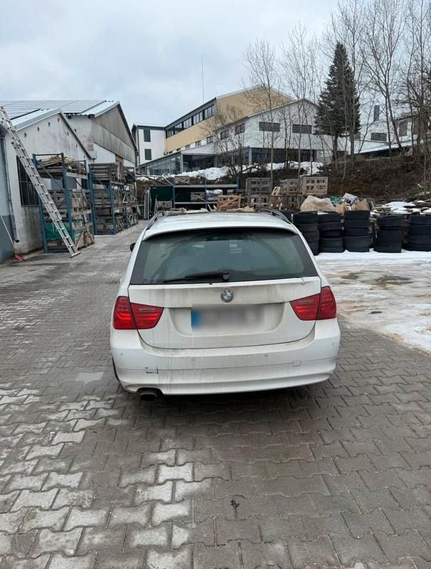 Gebraucht BMW 320 177 PS (130 kW) 2008 Weiß Kombi