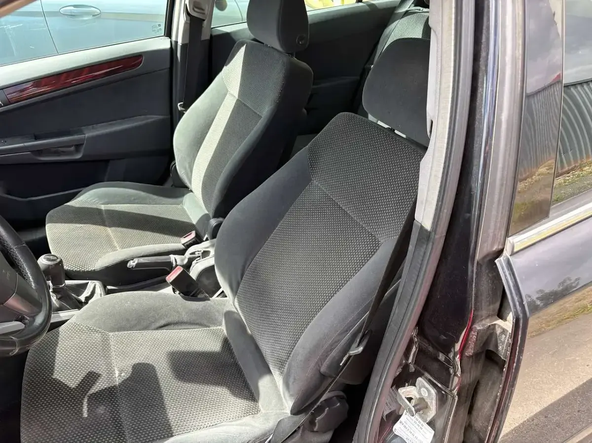 Gebraucht Opel Astra 105 PS (77 kW) 2004 Schwarz Kombi