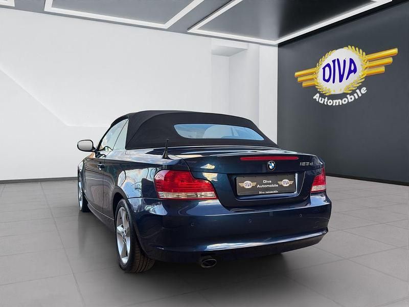 Gebraucht BMW 123 Cabriolet Sport Line 204 PS (150 kW) 2012 Blau Cabrio