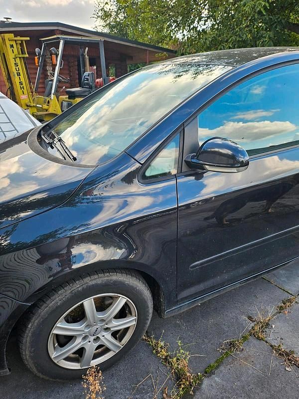 Schwarz Gebraucht 2005 VW Golf V Limousine | 2.100 € (Fairer Preis) - Bild 1/4