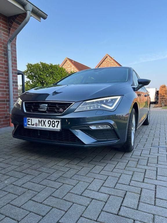 Grau Gebraucht 2020 Seat Leon FR Limousine | 10.800 € (Superpreis) - Bild 1/4