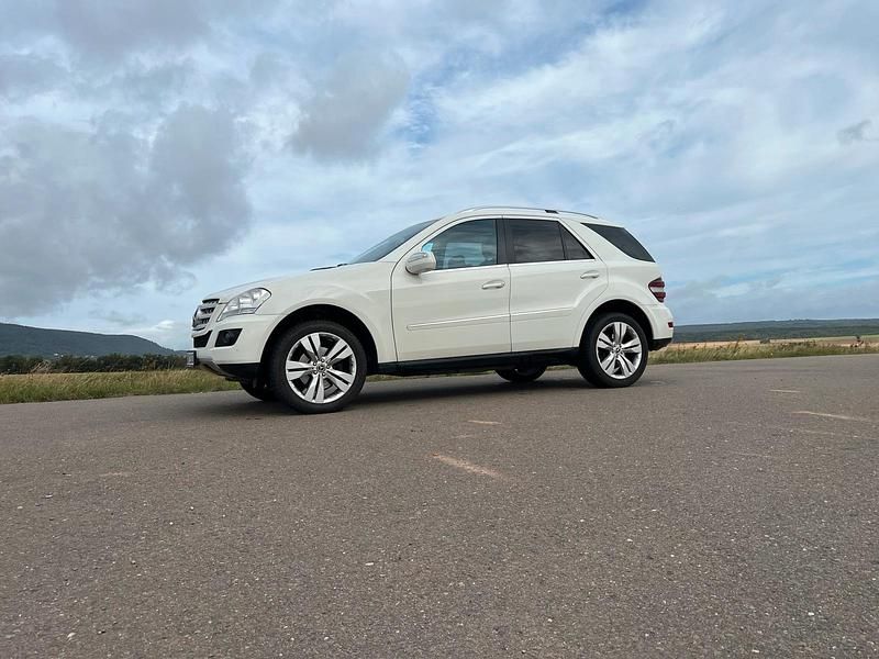 Weiß Gebraucht 2009 Mercedes ML280 SUV | 12.500 € (Teuer) - Bild 1/4