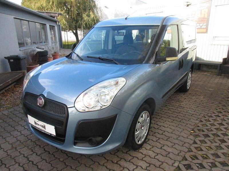 Blau Gebraucht 2010 Fiat Doblò Dynamic Van / Kleinbus | 6.699 € (Teuer) - Bild 1/4