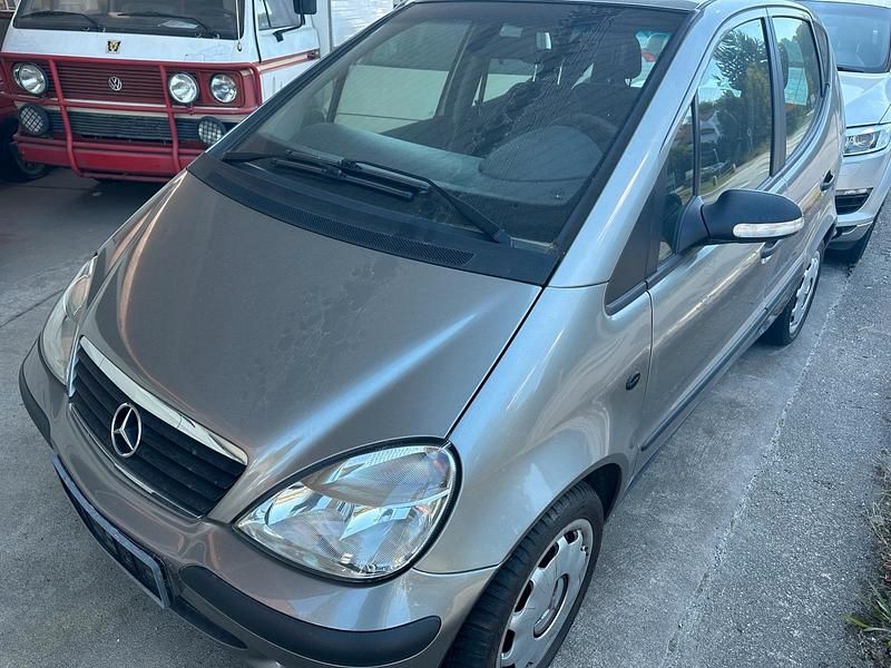 Grau Gebraucht 2003 Mercedes A170 Kleinwagen | 1.250 € (Guter Preis) - Bild 1/4