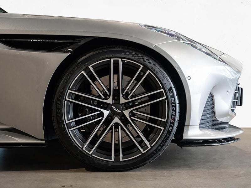 Neu Aston Martin DB12 680 PS (500 kW) 2026 Silber aluminite silver Cabrio