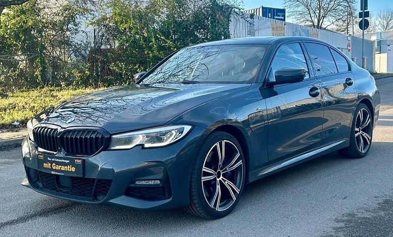 Dravitgrau Gebraucht 2020 BMW 330e M Sport Limousine | 20.490 € (Etwas zu teuer) - Bild 1/4