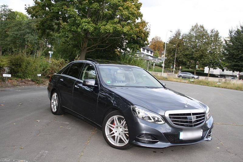 Grau Gebraucht 2014 Mercedes E350 Limousine | 14.000 € (Guter Preis) - Bild 1/4