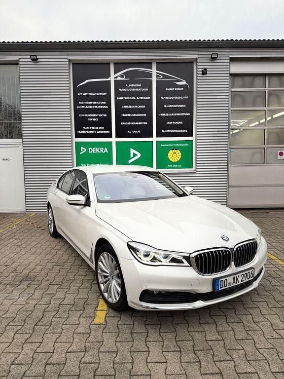 Gebraucht BMW 740 258 PS (189 kW) 2017 Weiß Limousine