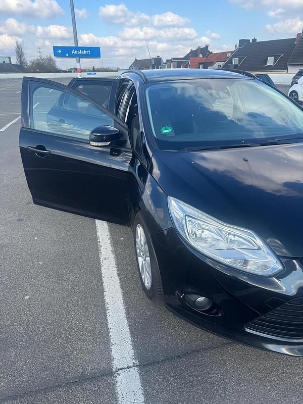 Gebraucht Ford Focus 105 PS (77 kW) 2011 Schwarz Kombi