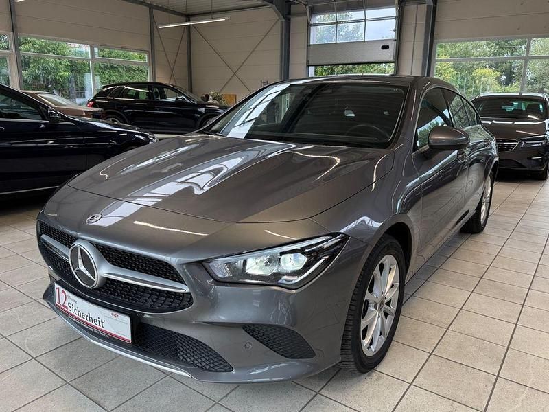 Grau Gebraucht 2022 Mercedes CLA250e Shooting Brake Kombi | 26.499 € (Guter Preis) - Bild 1/4