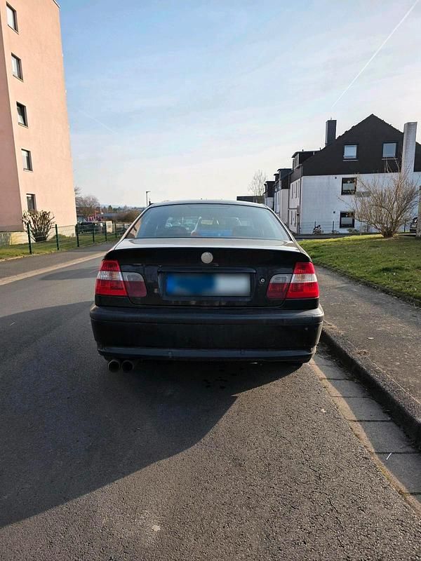 Gebraucht BMW 318 143 PS (105 kW) 2003 Schwarz Limousine